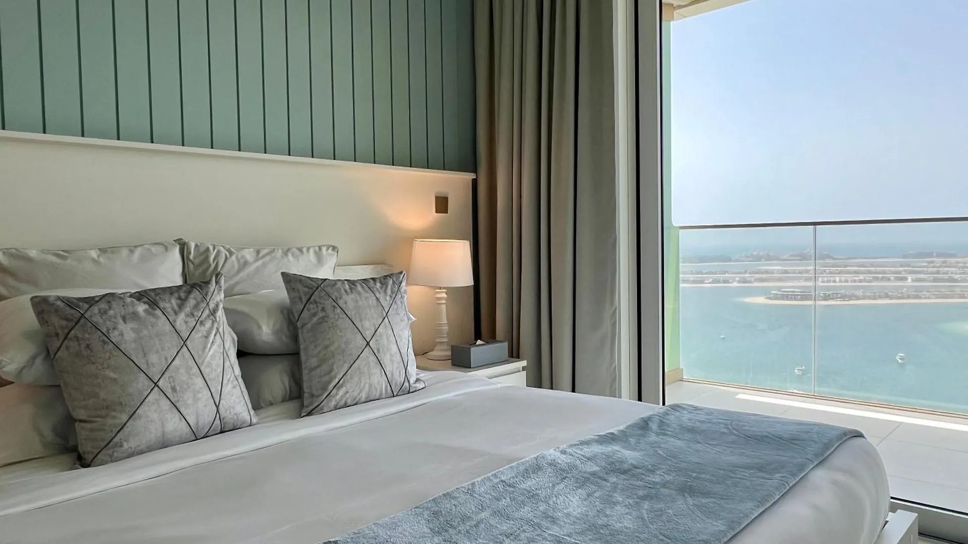 Maison Privee - Waterfront Living With Unparalleled Sea & Palm Vws Dubai Apartment