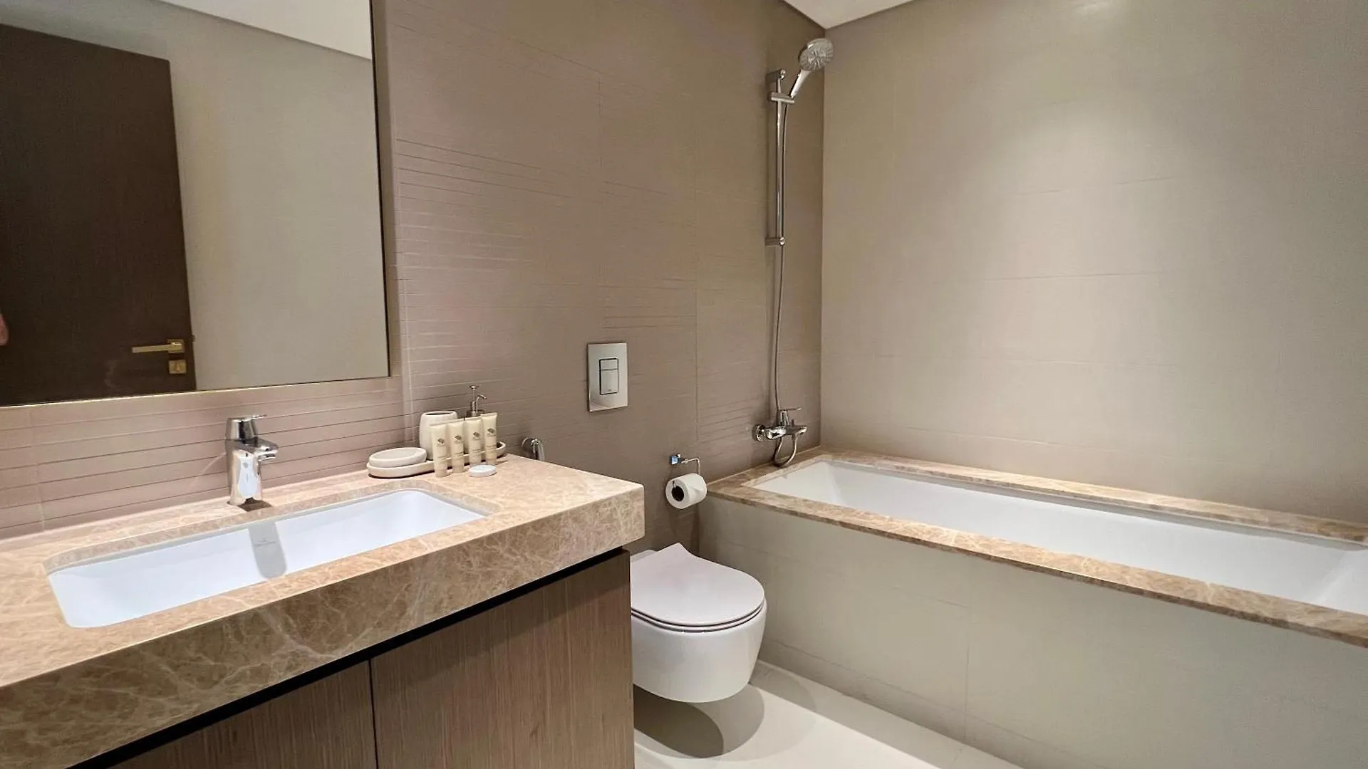 Apartment Maison Privee - Waterfront Living With Unparalleled Sea & Palm Vws Dubai